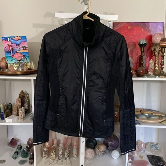 lululemon size 4 (small) Lululemon Run: Bundle Up Jacket Black $198 MSRP - Picture 2 of 7